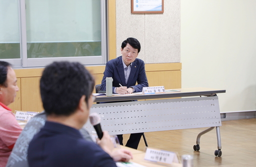 Read more about the article 경기도시장상권진흥원 김민철 원장, 오산·화성서 소상공인 현안 점검 정담회 개최